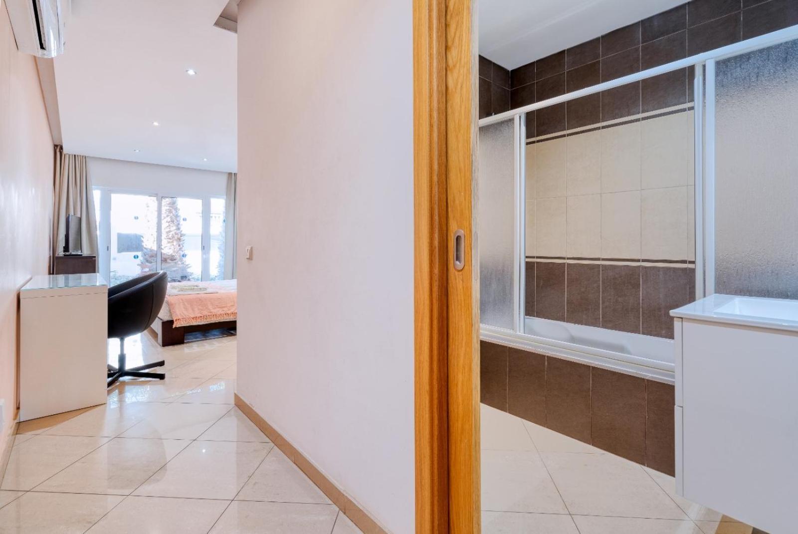 Full Private 300Sqm Villa Jacuzzi Heated Pool Ideal & Quiet Location Албуфейра Екстериор снимка